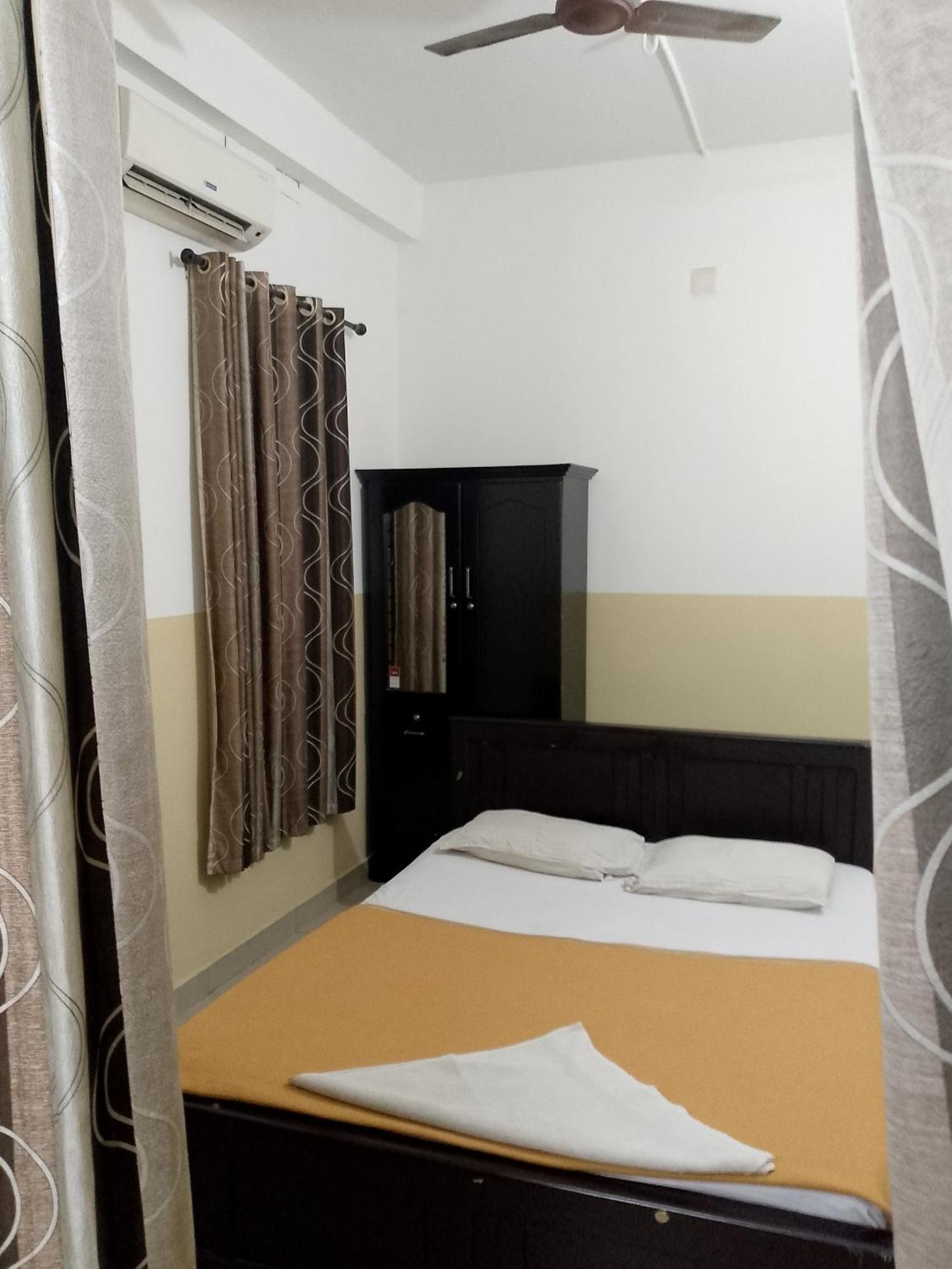 Lotus Grand Residency Hotel Angadipuram ภายนอก รูปภาพ