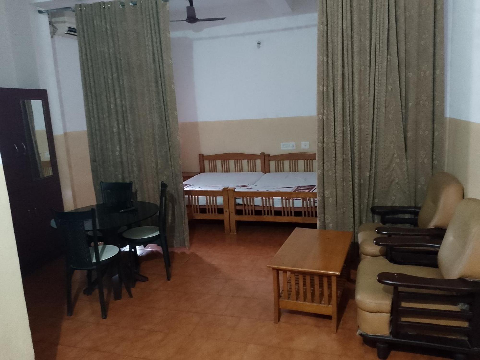 Lotus Grand Residency Hotel Angadipuram ภายนอก รูปภาพ
